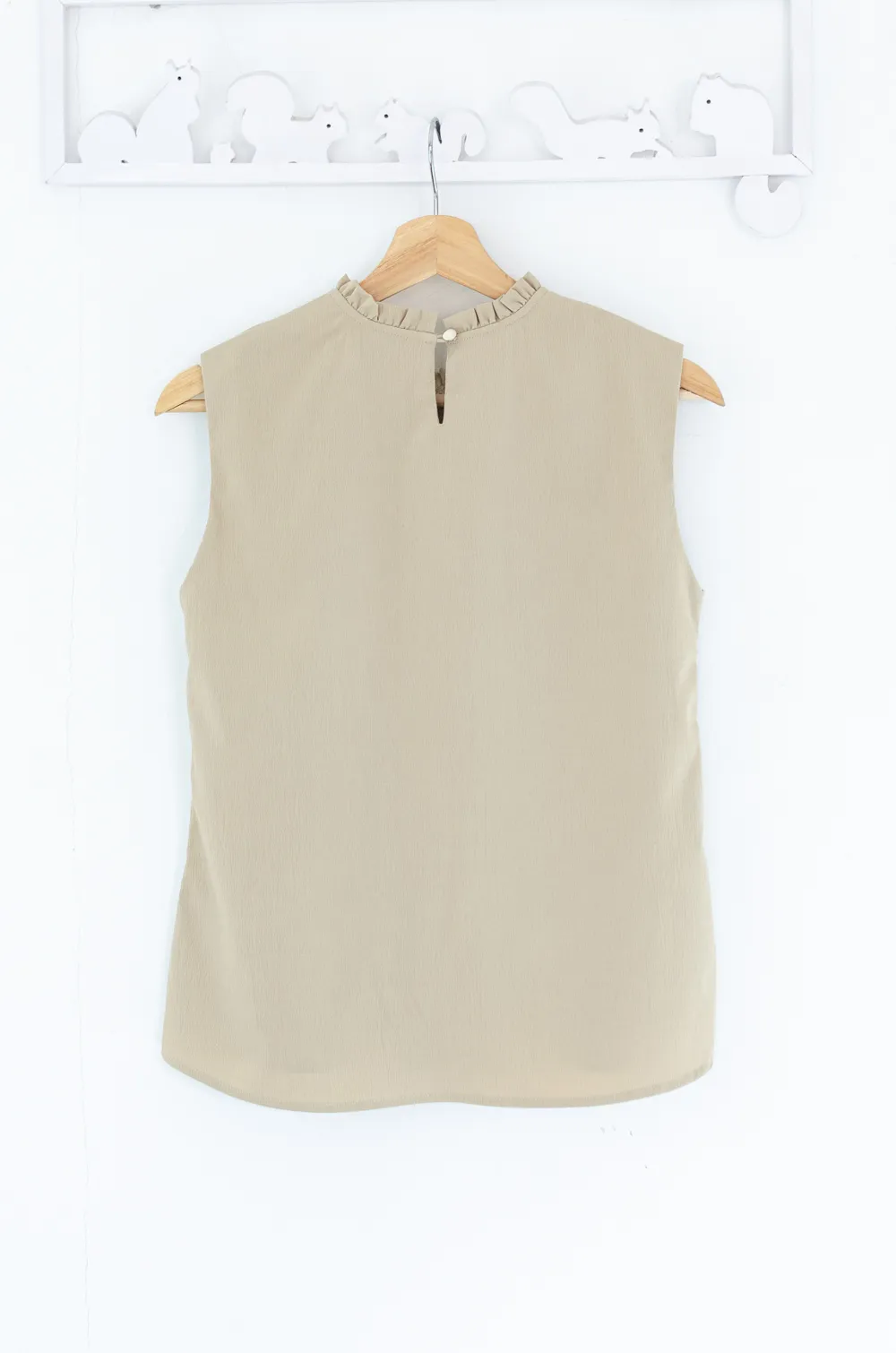 MT5700 Ruff Collar Pintuck Sleeveless Blouse – Crinkled Latte - Image 7