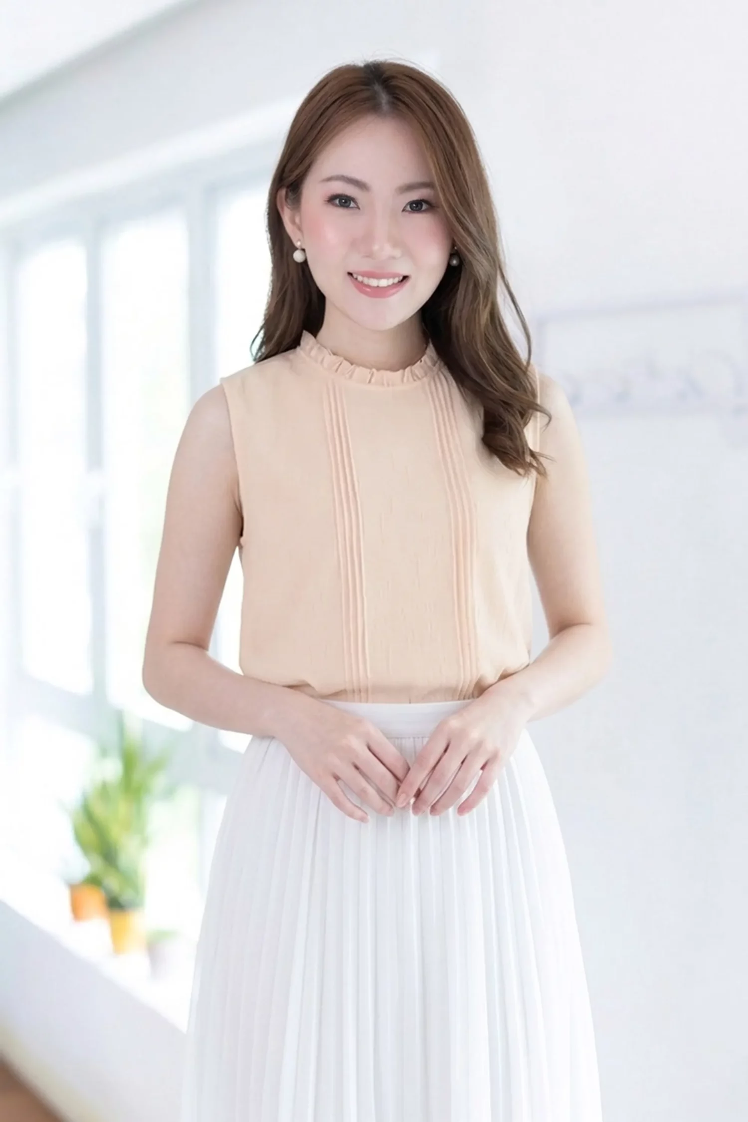 MT5700 Ruff Collar Pintuck Sleeveless Blouse – Crinkled Nude