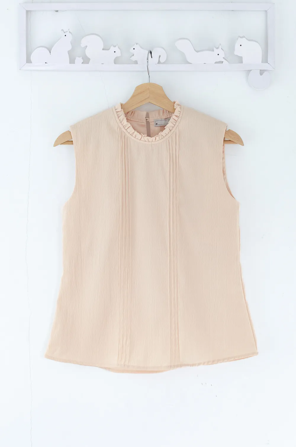 Alternative view of MT5700 Ruff Collar Pintuck Sleeveless Blouse – Crinkled Nude