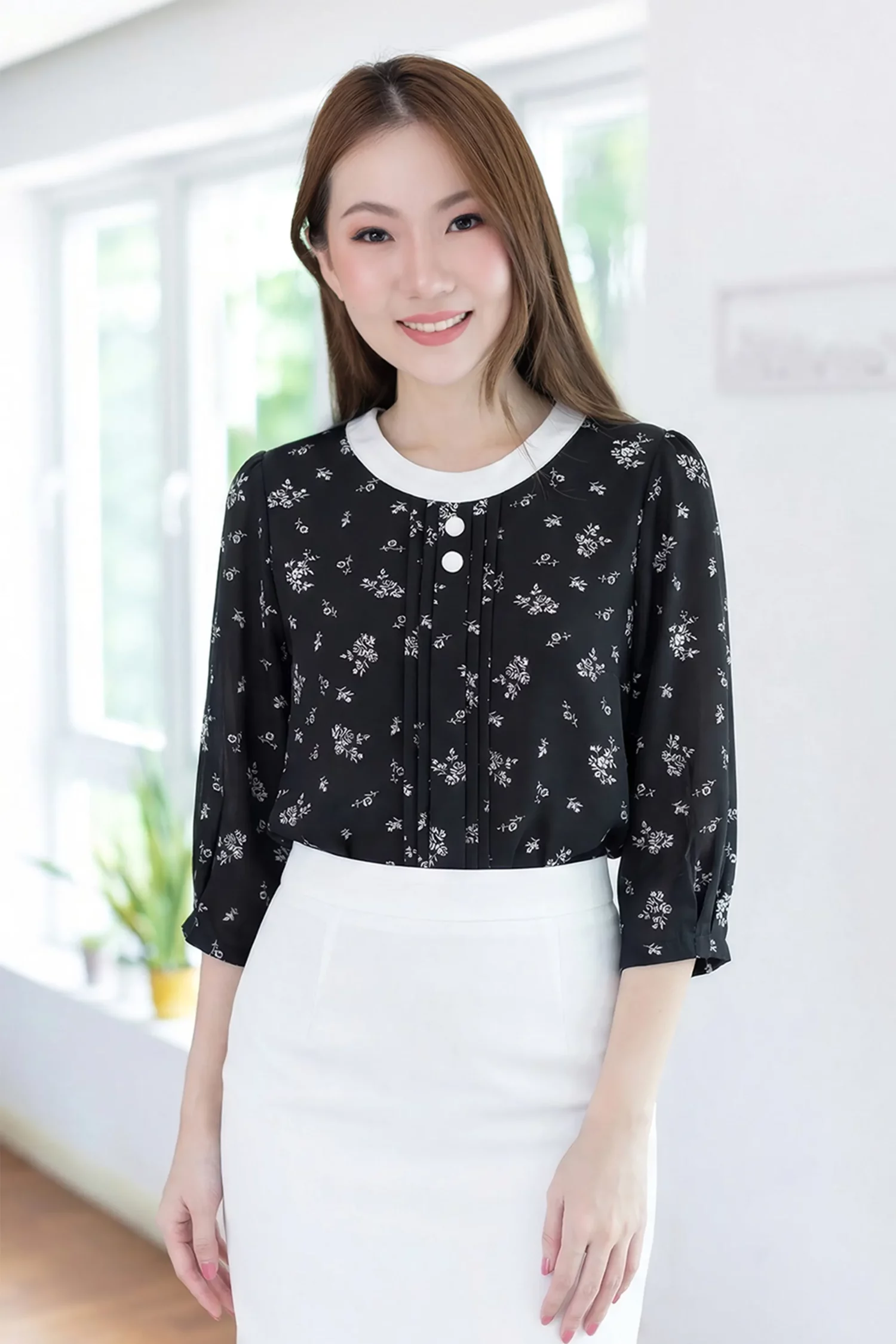 MT5842 Daisy Front Tuck Blouse – Black