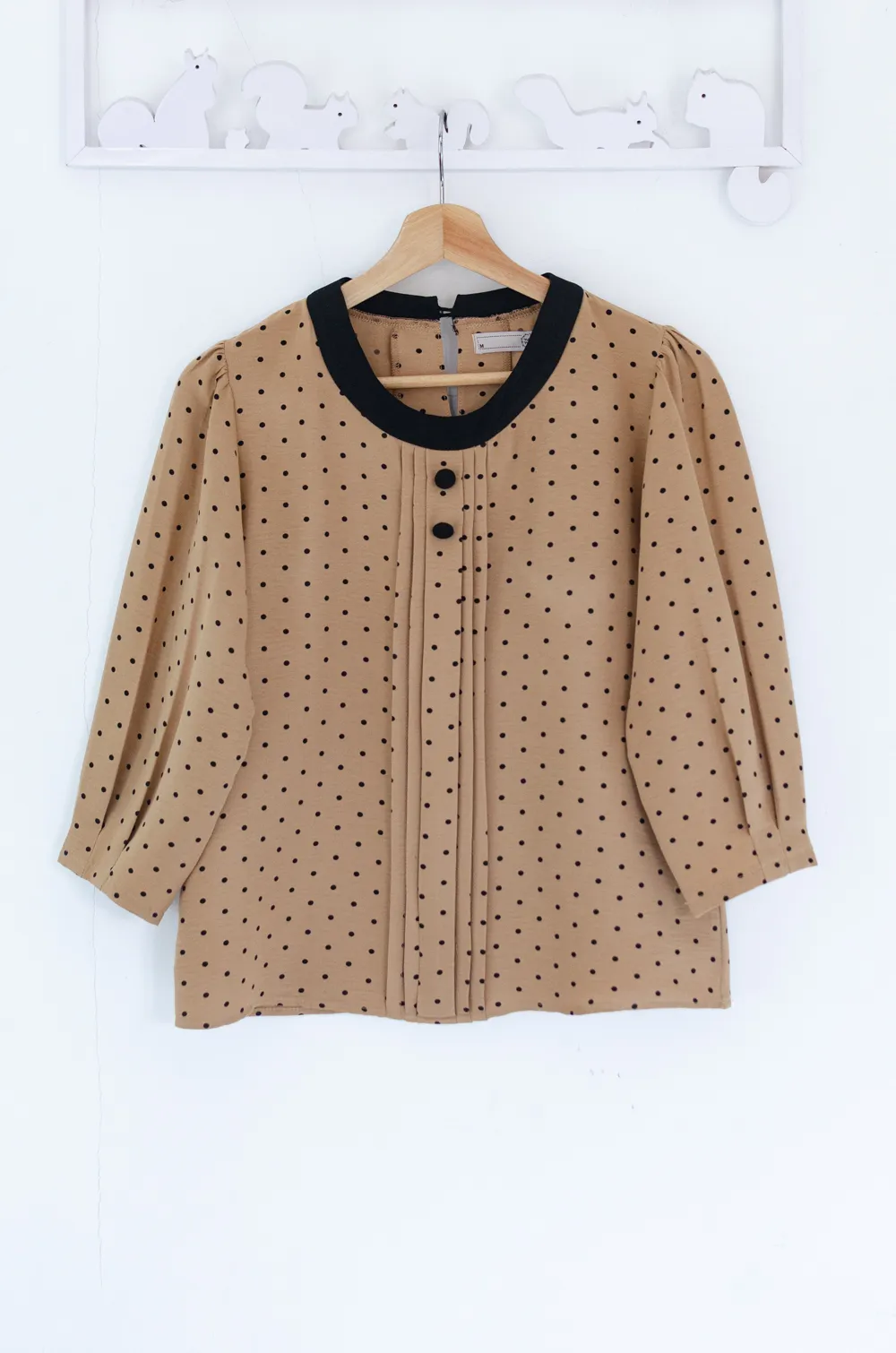 Alternative view of MT5842 Dot Front Tuck Crinkled Blouse – Brown