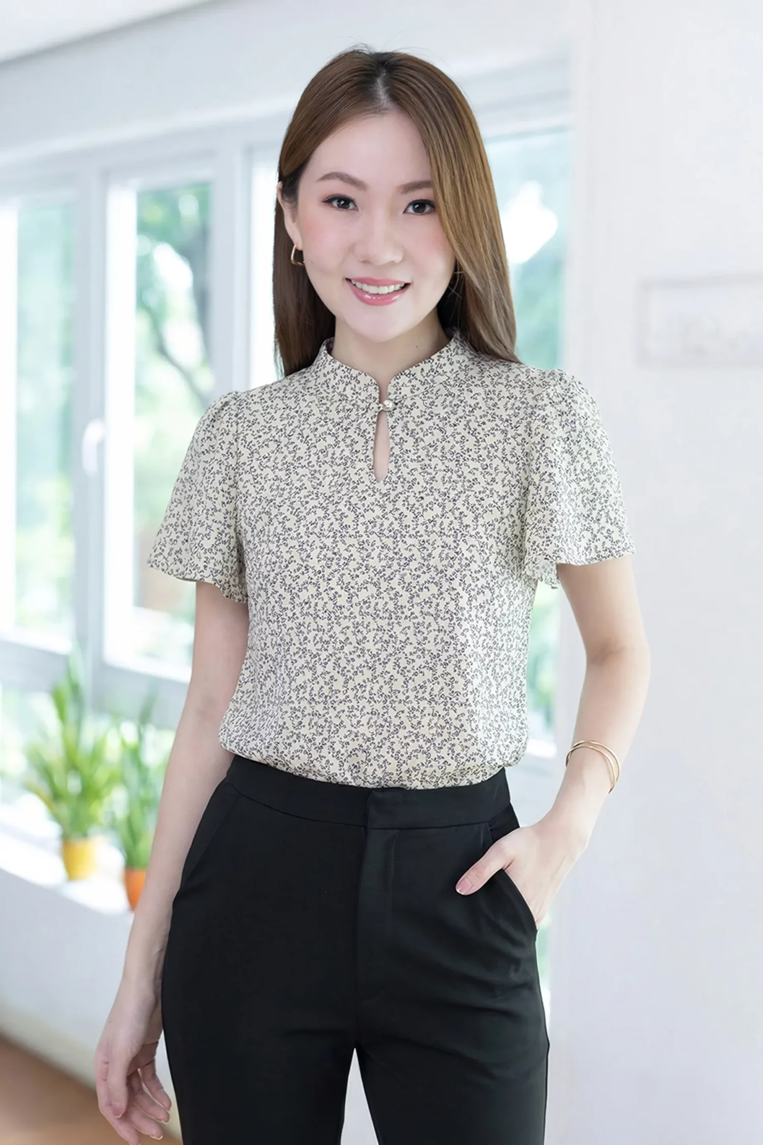 MT5941 Front Keyhole Butterfly Sleeve Blouse – Cream