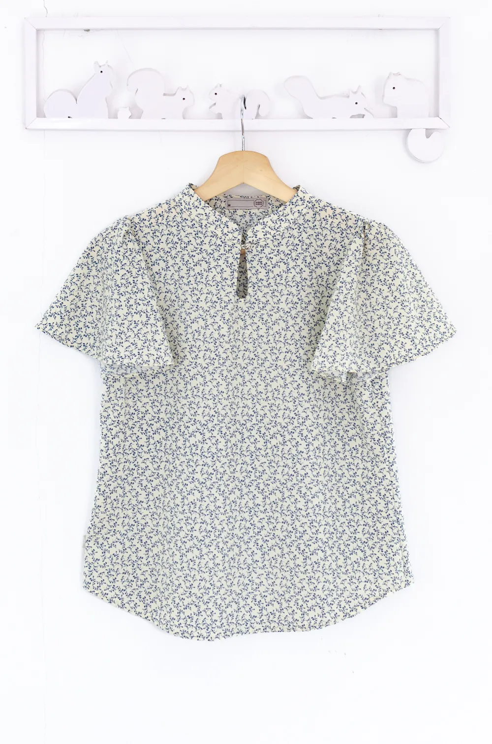 Alternative view of MT5941 Front Keyhole Butterfly Sleeve Blouse – Cream