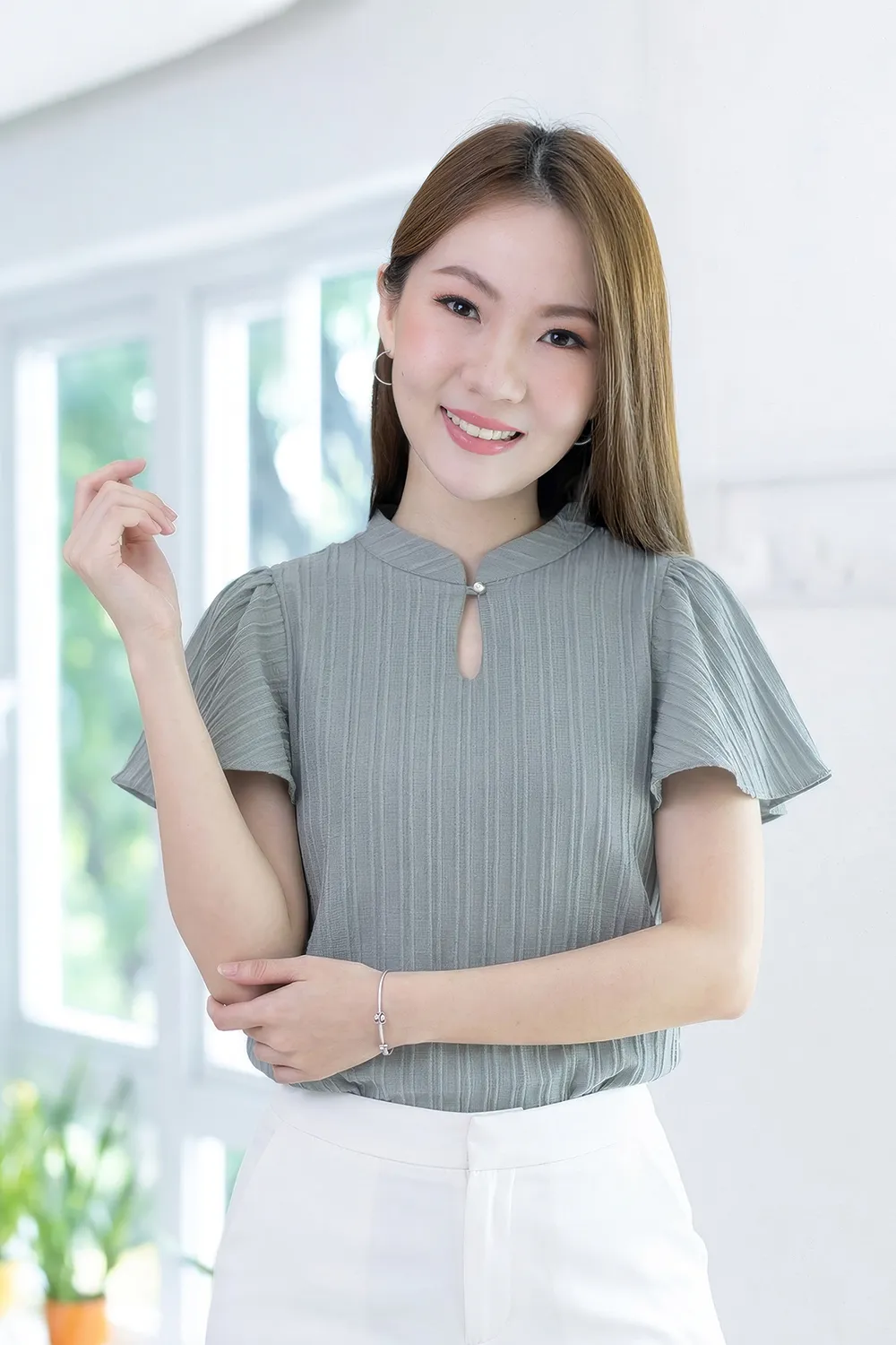 MT5941 Front Keyhole Butterfly Sleeve Blouse – Textured Grey