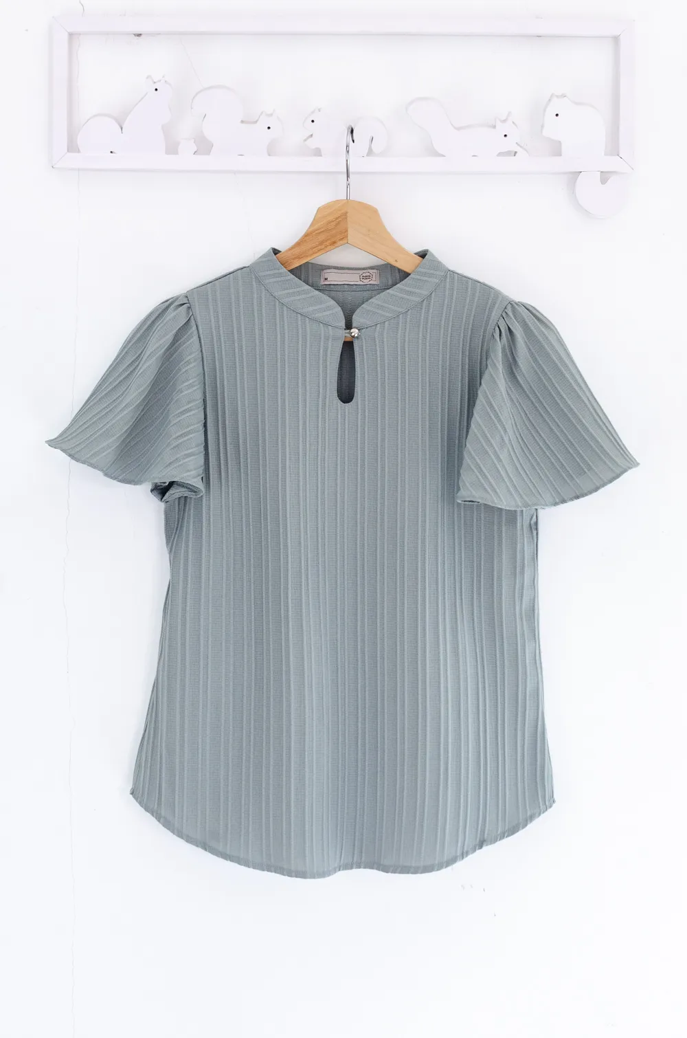 Alternative view of MT5941 Front Keyhole Butterfly Sleeve Blouse – Textured Grey