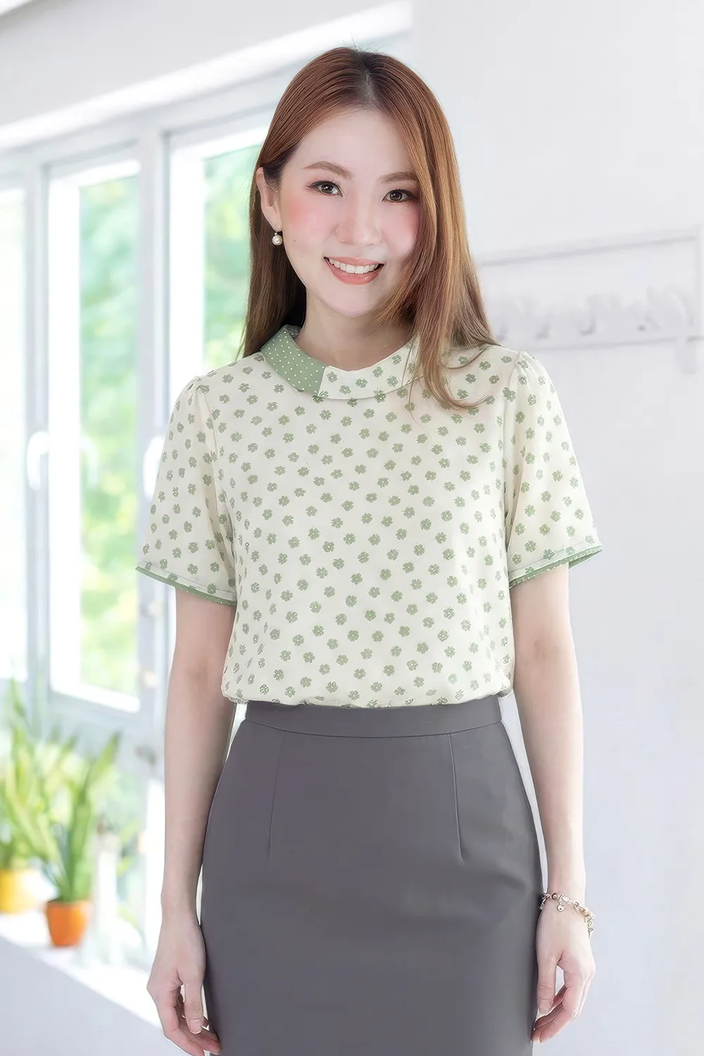 MT6547 Green-Accent Folded Collar Blouse – Cream