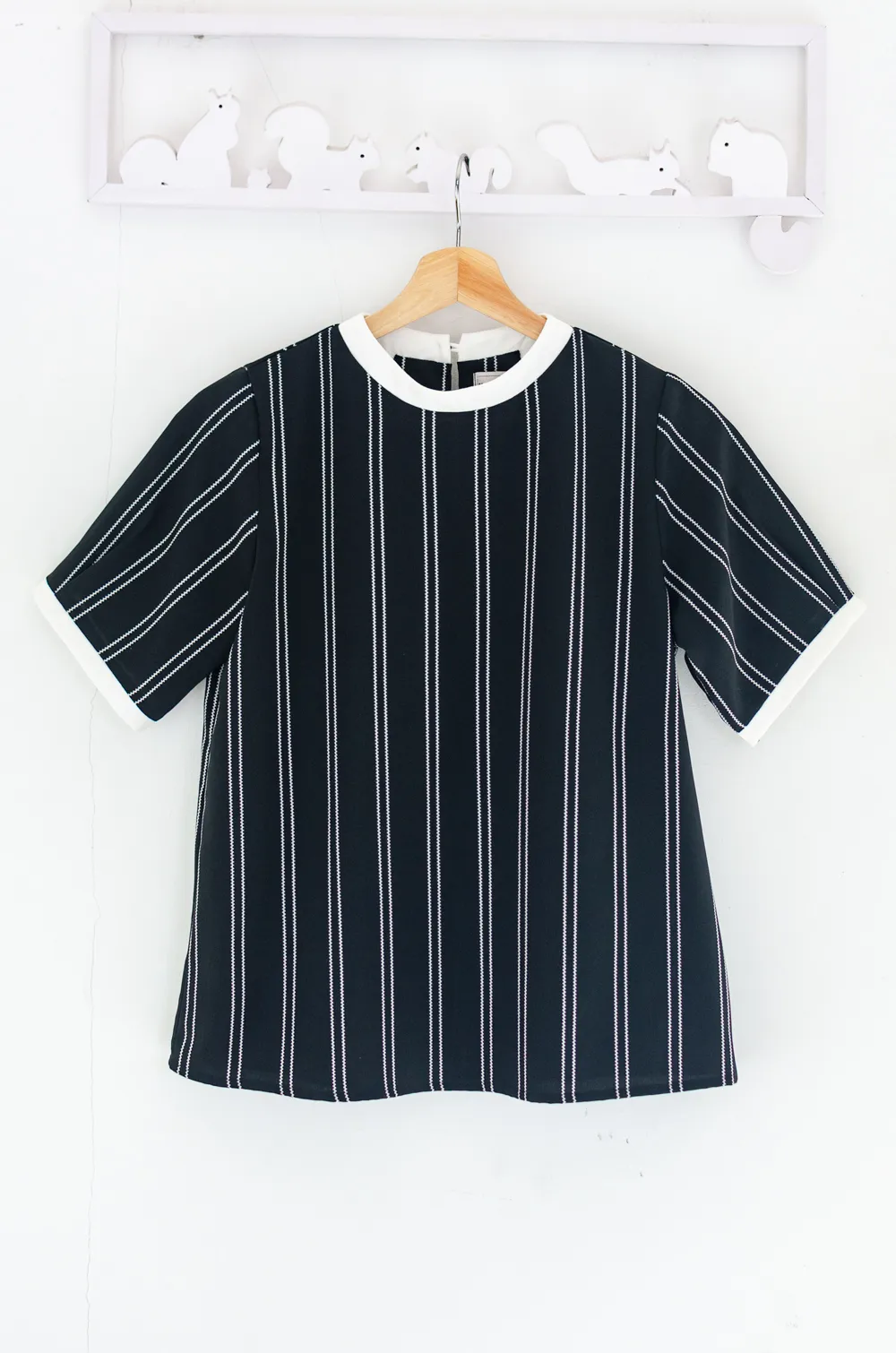 Alternative view of MT7257 Crew Neck Zipper Stripe blouse – Black