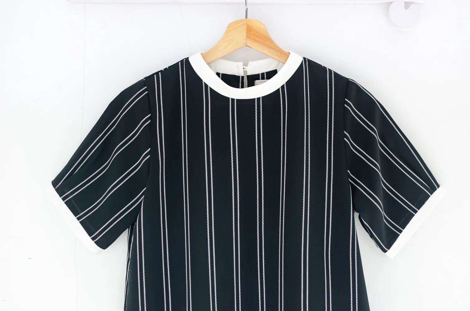 MT7257 Crew Neck Zipper Stripe blouse – Black - Image 3
