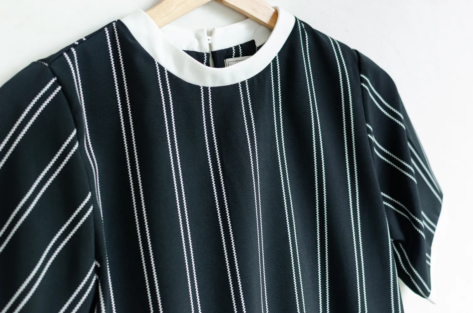 MT7257 Crew Neck Zipper Stripe blouse – Black - Image 5