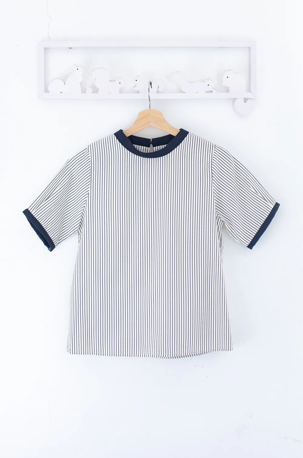Alternative view of MT7257 Crew Neck Stripe blouse – Vanilla-Navy