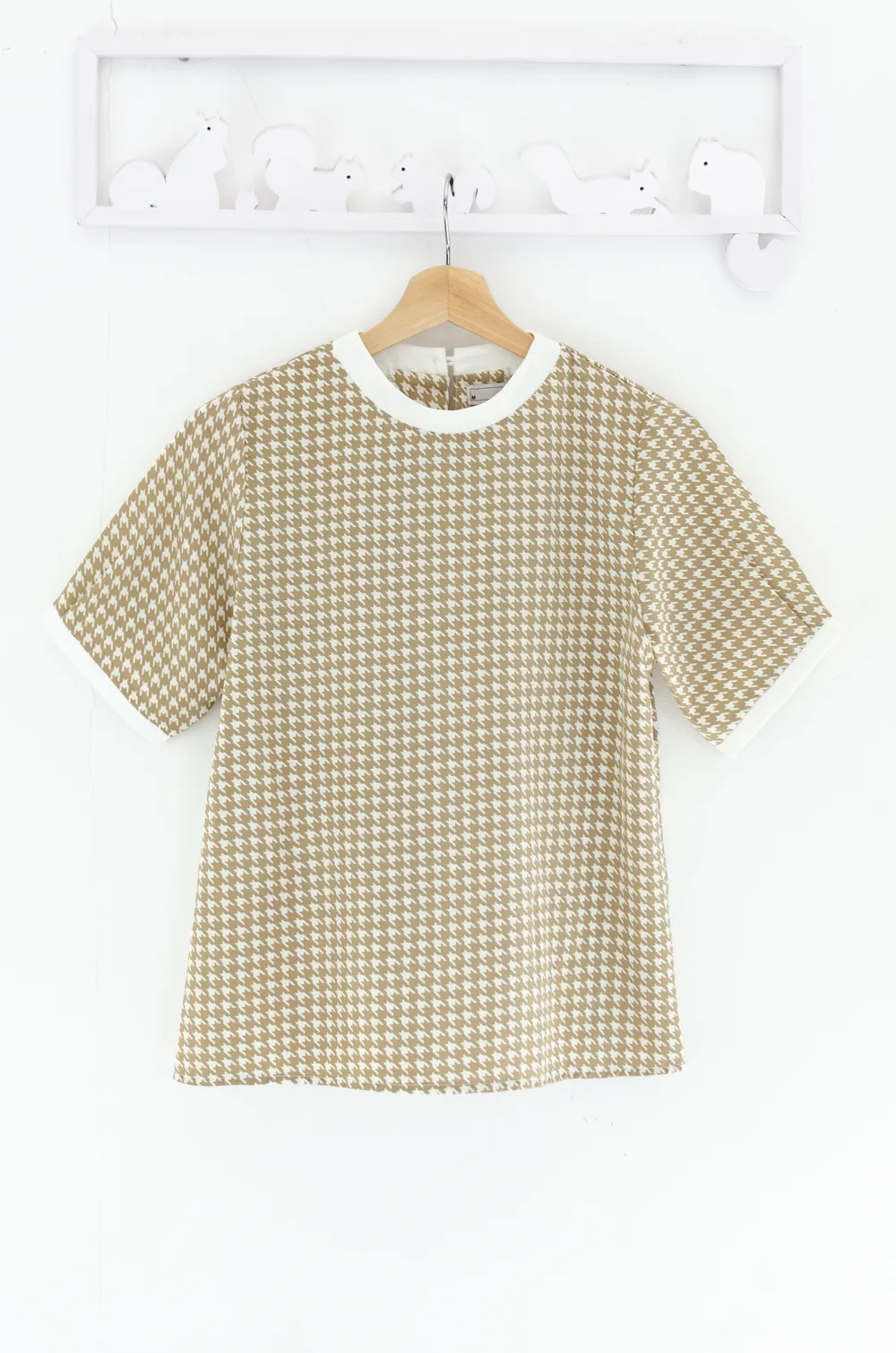 Alternative view of MT7257 Crew Neck Shinori blouse – Latte
