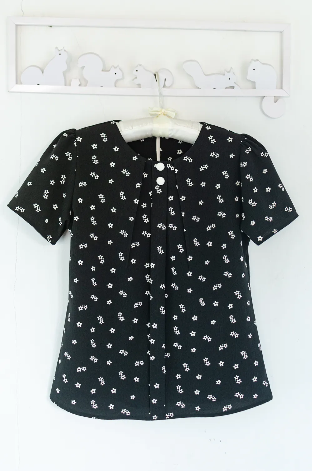 Alternative view of NT2328 Double Button Placket Blouse – Daisy Black