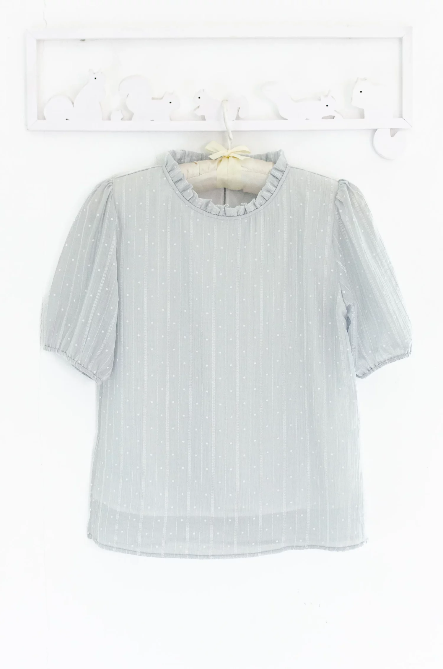 Alternative view of NT2457 Ruff Collar Textured Blouse – Misty Grey