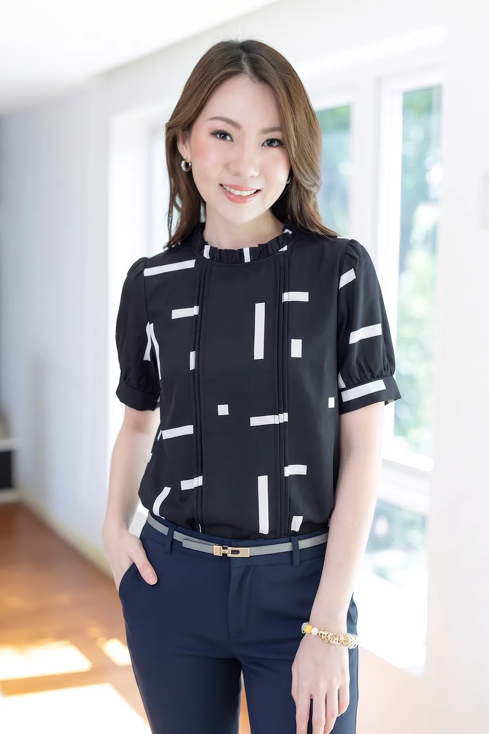 MT0404 Ruff Collar Balloon Sleeve Bar Blouse – Black