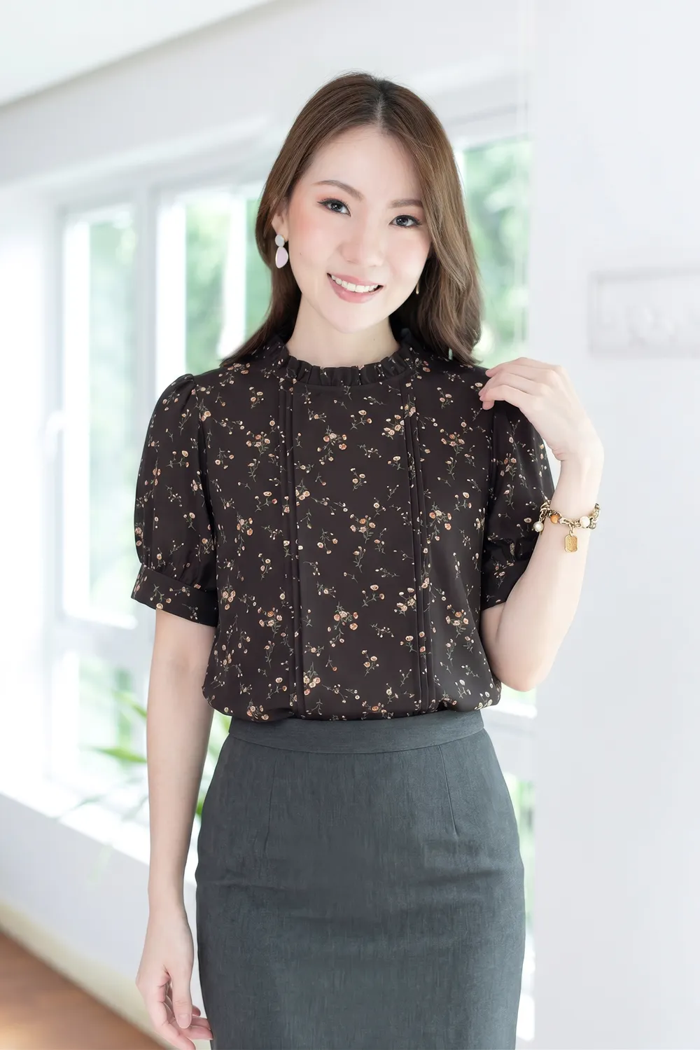 MT0404 Ruff Collar Balloon Sleeve Blouse – Dark Brown