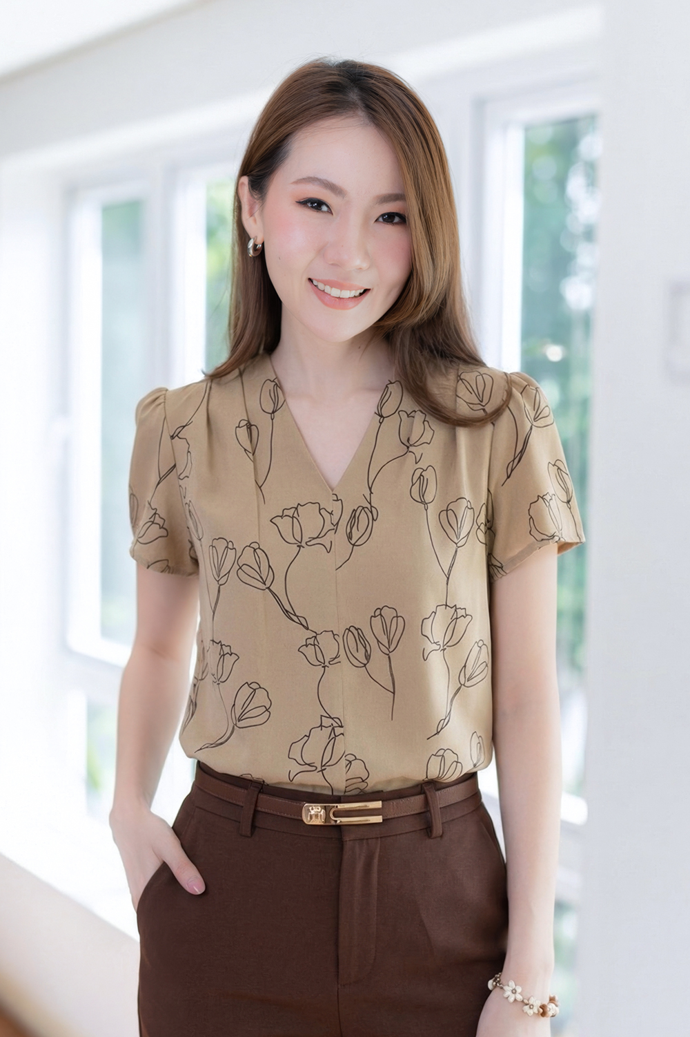 MT0601 V-Collar Drawing Blouse – Latte