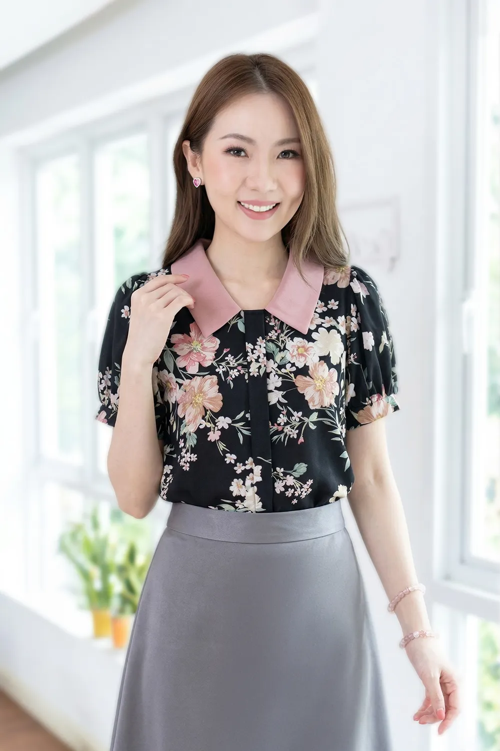MT2604 Flower Point Collar Placket Blouse – Black-Pink