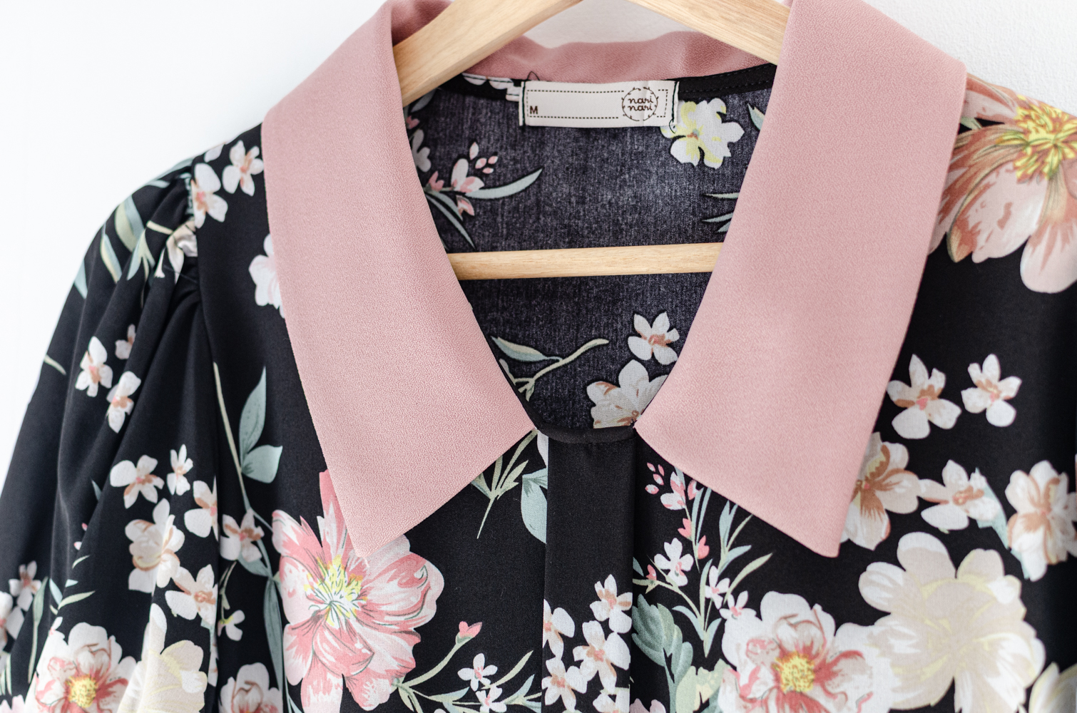 MT2604 Flower Point Collar Placket Blouse – Black-Pink - Image 3