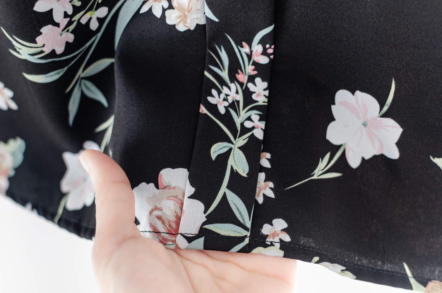 MT2604 Flower Point Collar Placket Blouse – Black-Pink - Image 5