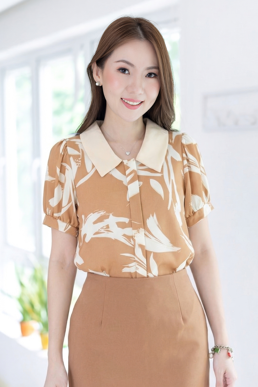 MT2604 Graphic Point Collar Placket Blouse – Ginger Tea