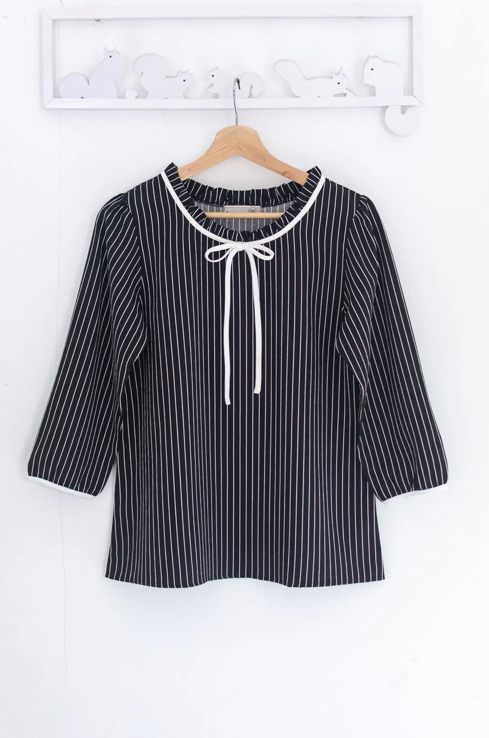 Alternative view of MT4834 Ruff Collar Stripe Blouse – Black