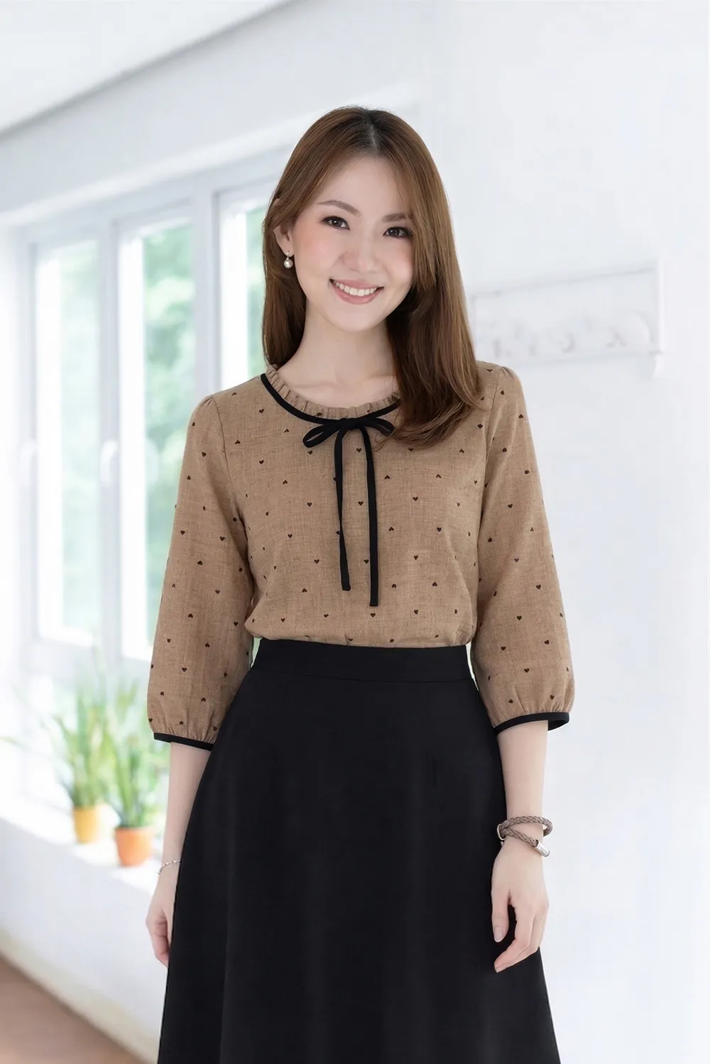 MT4834 Ruff Collar Heart Print Blouse – Brown