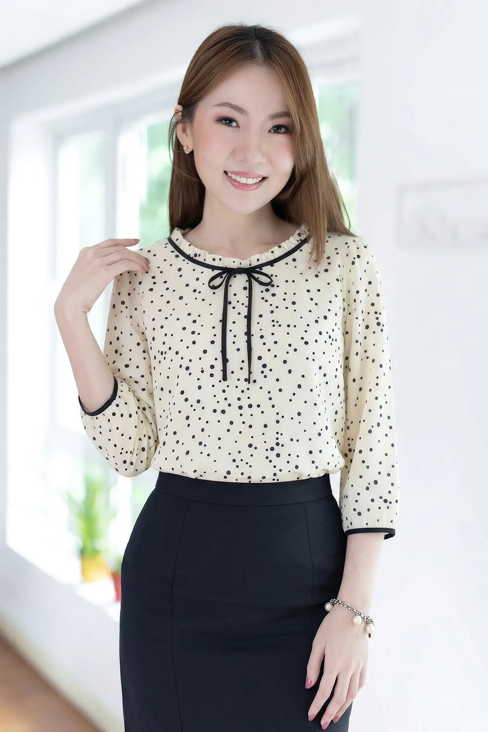 MT4834 Ruff Collar Dot Blouse – Cream