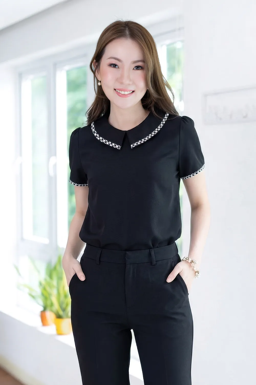 MT6610 Point Collar Blouse – Black-Shinori