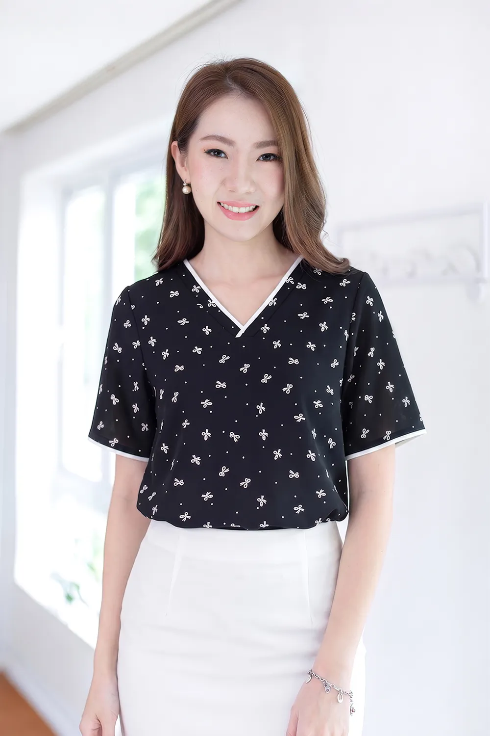 MT7447 V-Placket Bow Print Blouse – Black
