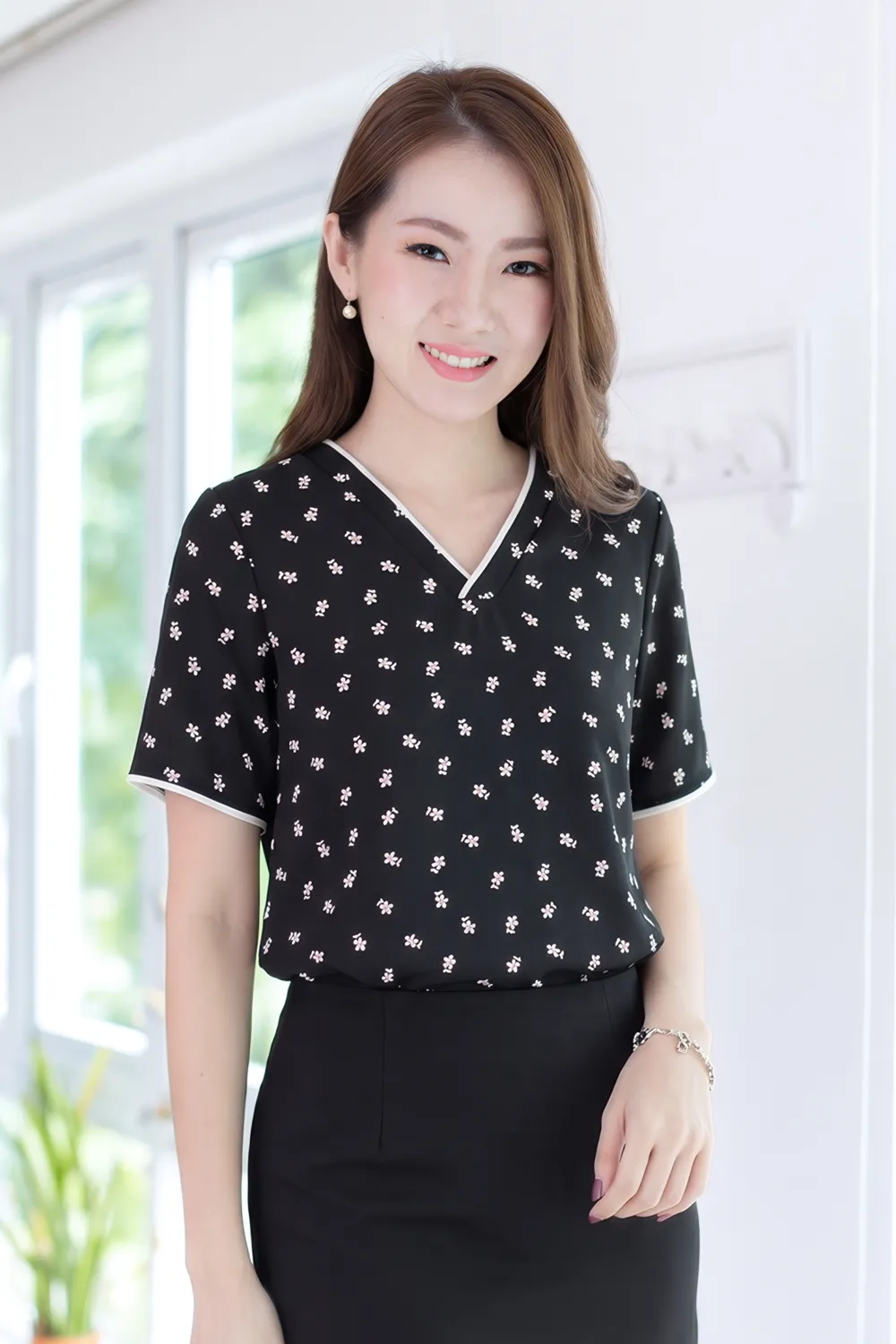MT7447 V-Placket Daisy Blouse – Black