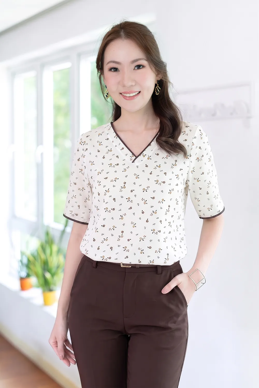 MT7447 V-Placket Willow Blouse – White