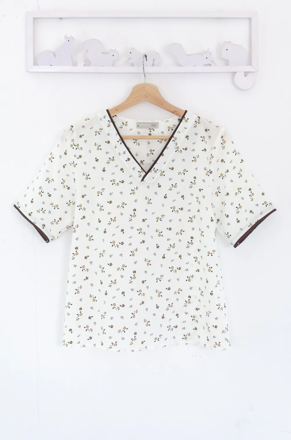 Alternative view of MT7447 V-Placket Willow Blouse – White