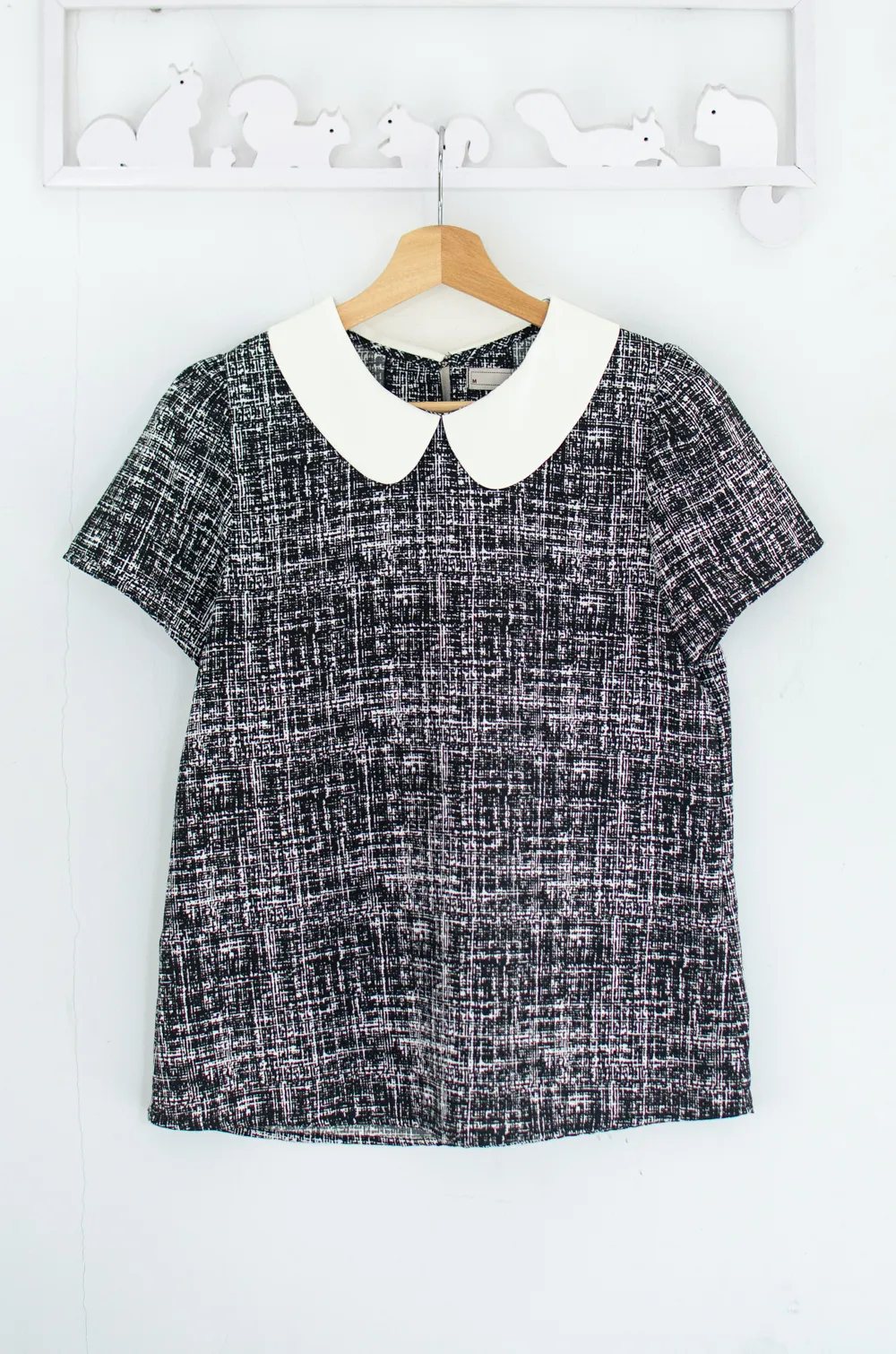 Alternative view of MT0101 Peter Pan Collar Graphic Blouse – Black