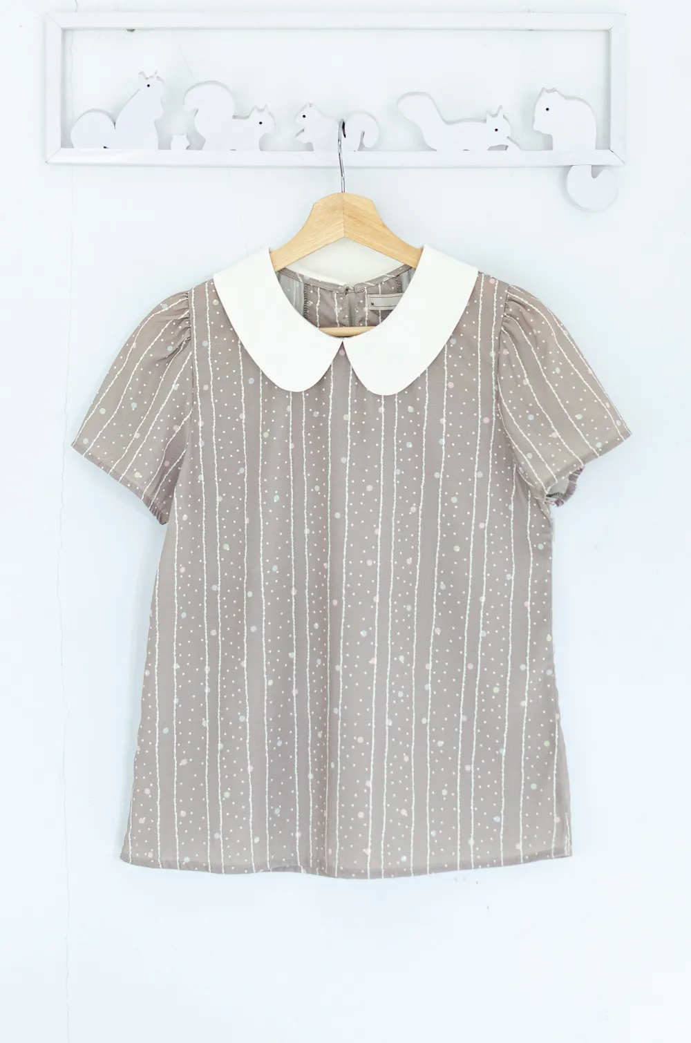 Alternative view of MT0101 Peter Pan Collar Dot Blouse – Gauzy Taupe