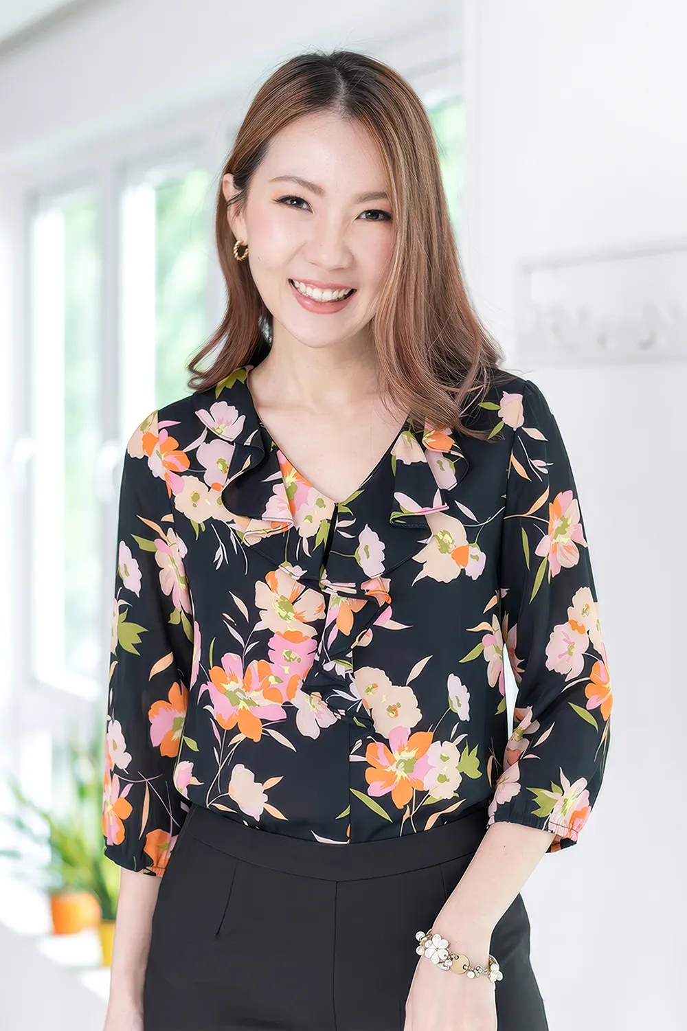 MT0955 Cascade Ruffle Floral Blouse – Black