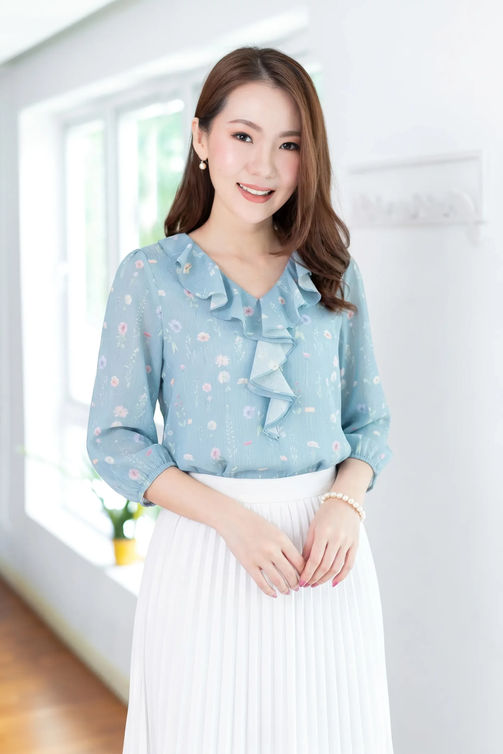 MT0955 Cascade Ruffle Wildflower Blouse – Blue
