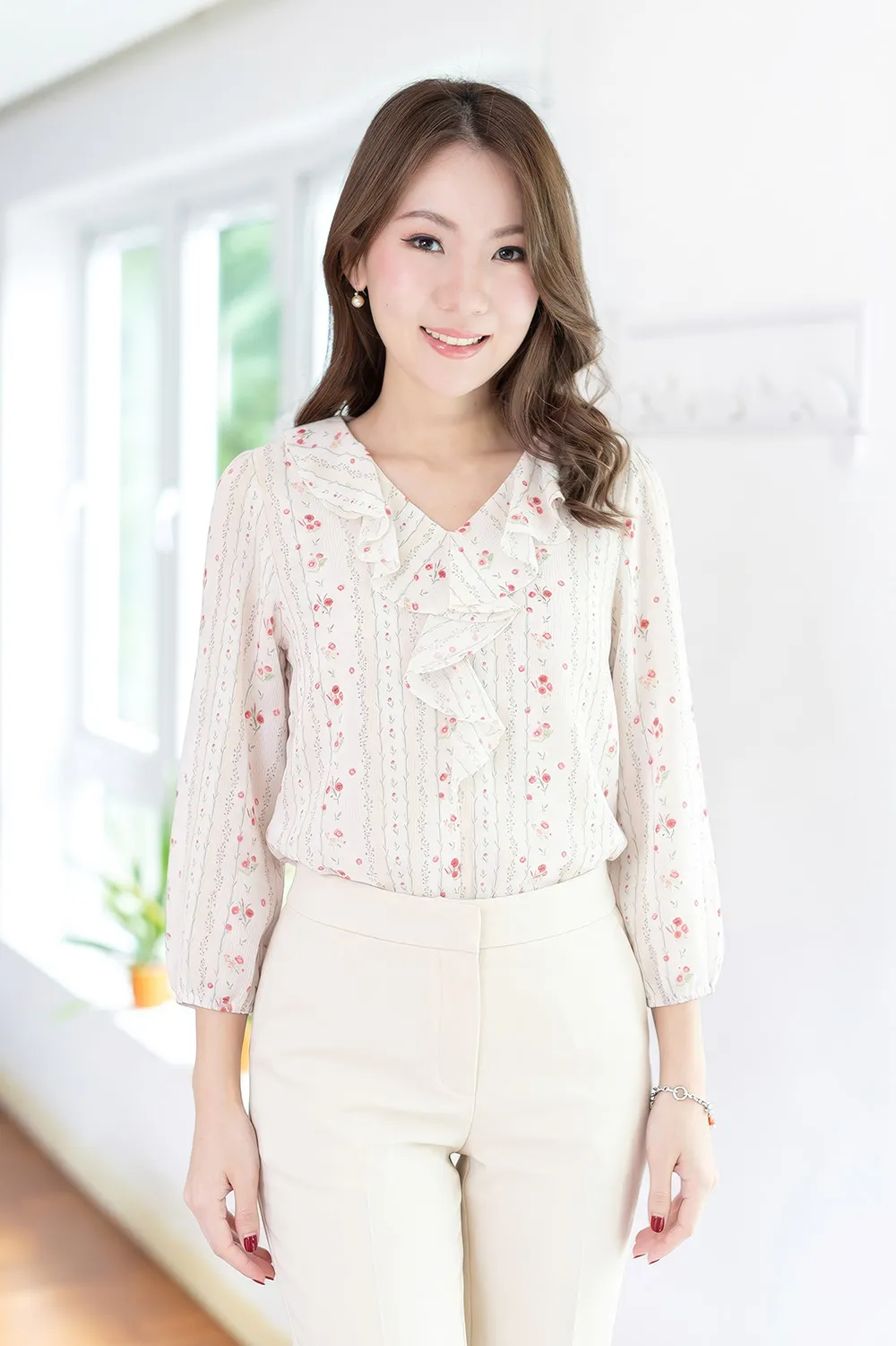 MT0955 Cascade Ruffle Floral Stripe Blouse – White-Cream