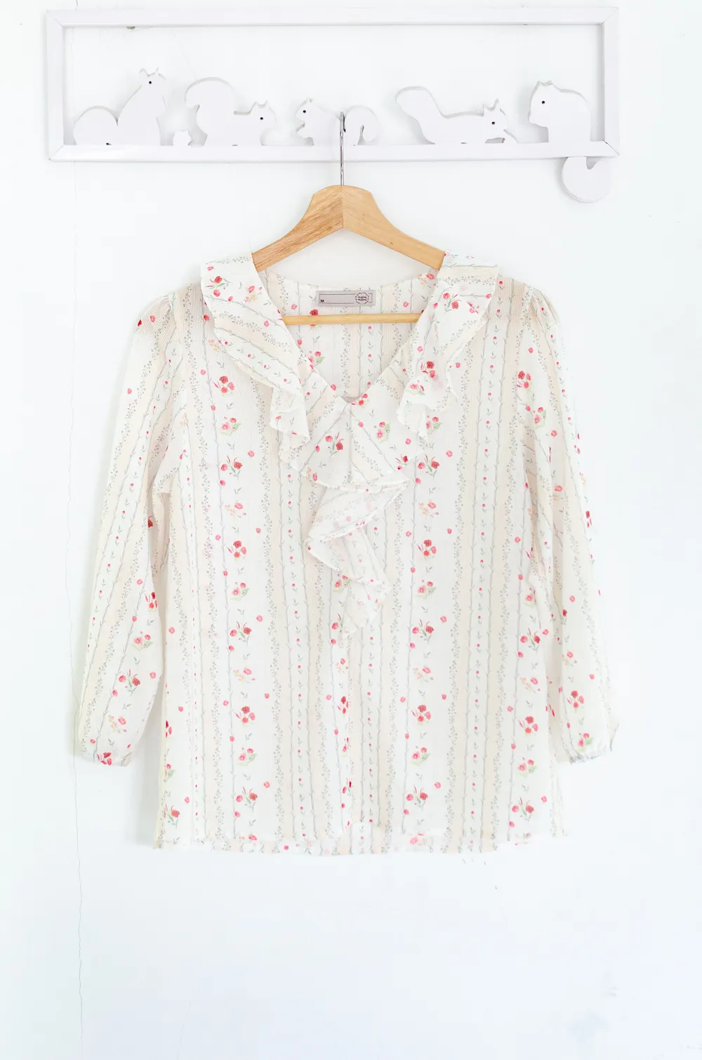 Alternative view of MT0955 Cascade Ruffle Floral Stripe Blouse – White-Cream