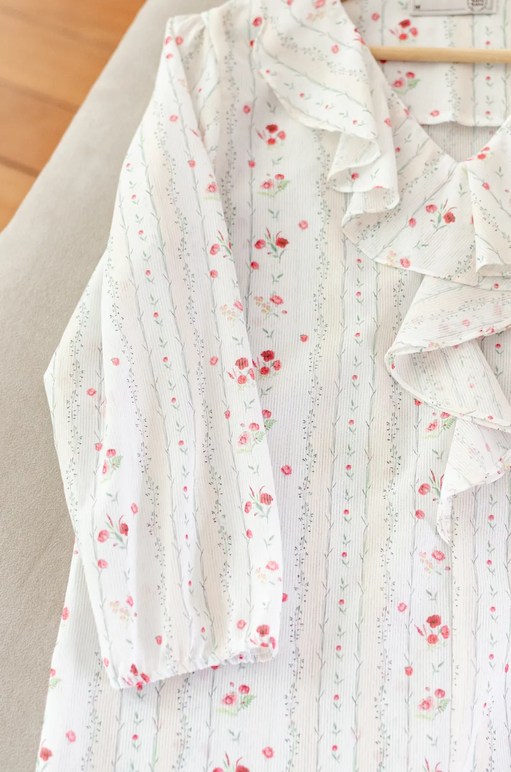 MT0955 Cascade Ruffle Floral Stripe Blouse – White-Cream - Image 4