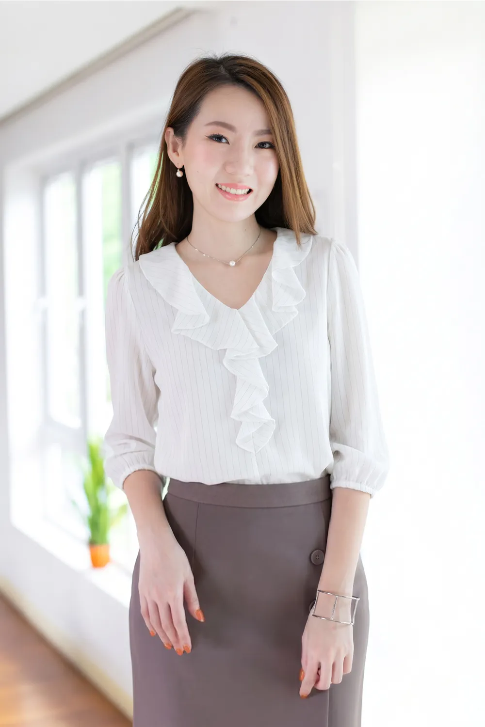 MT0955 Cascade Ruffle Pinstripe Blouse – White