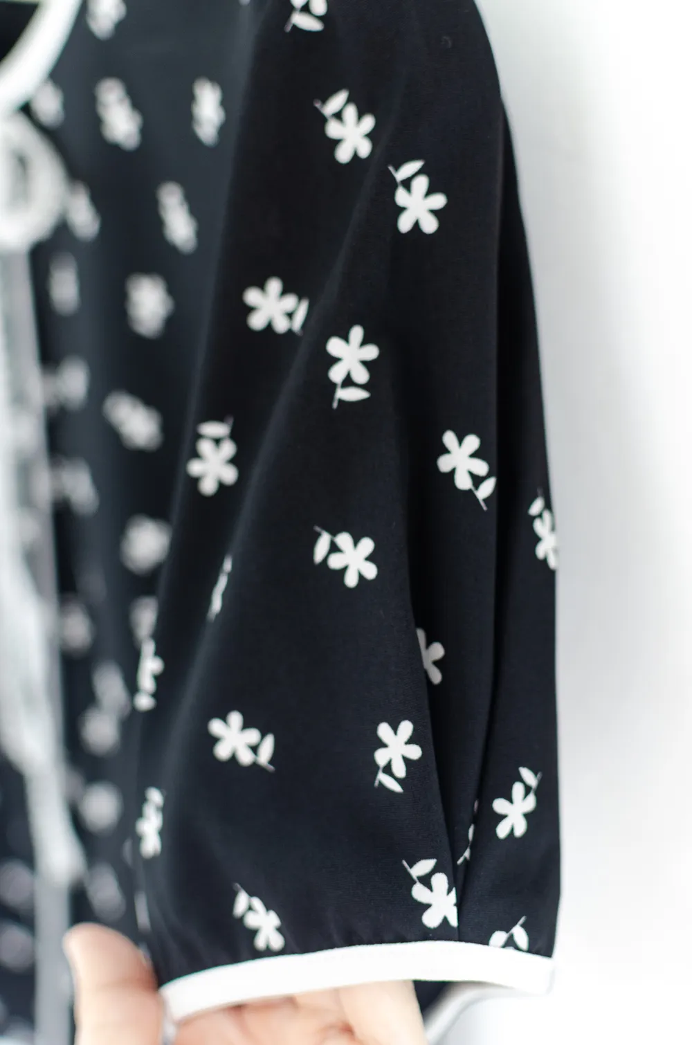 MT1556 Daisy Print Bow Blouse – Black - Image 5