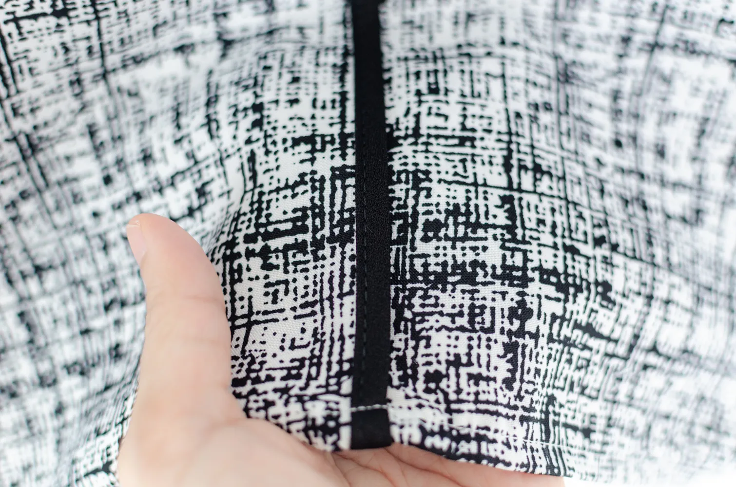 MT1556 Graphic Bow Blouse – BW - Image 6