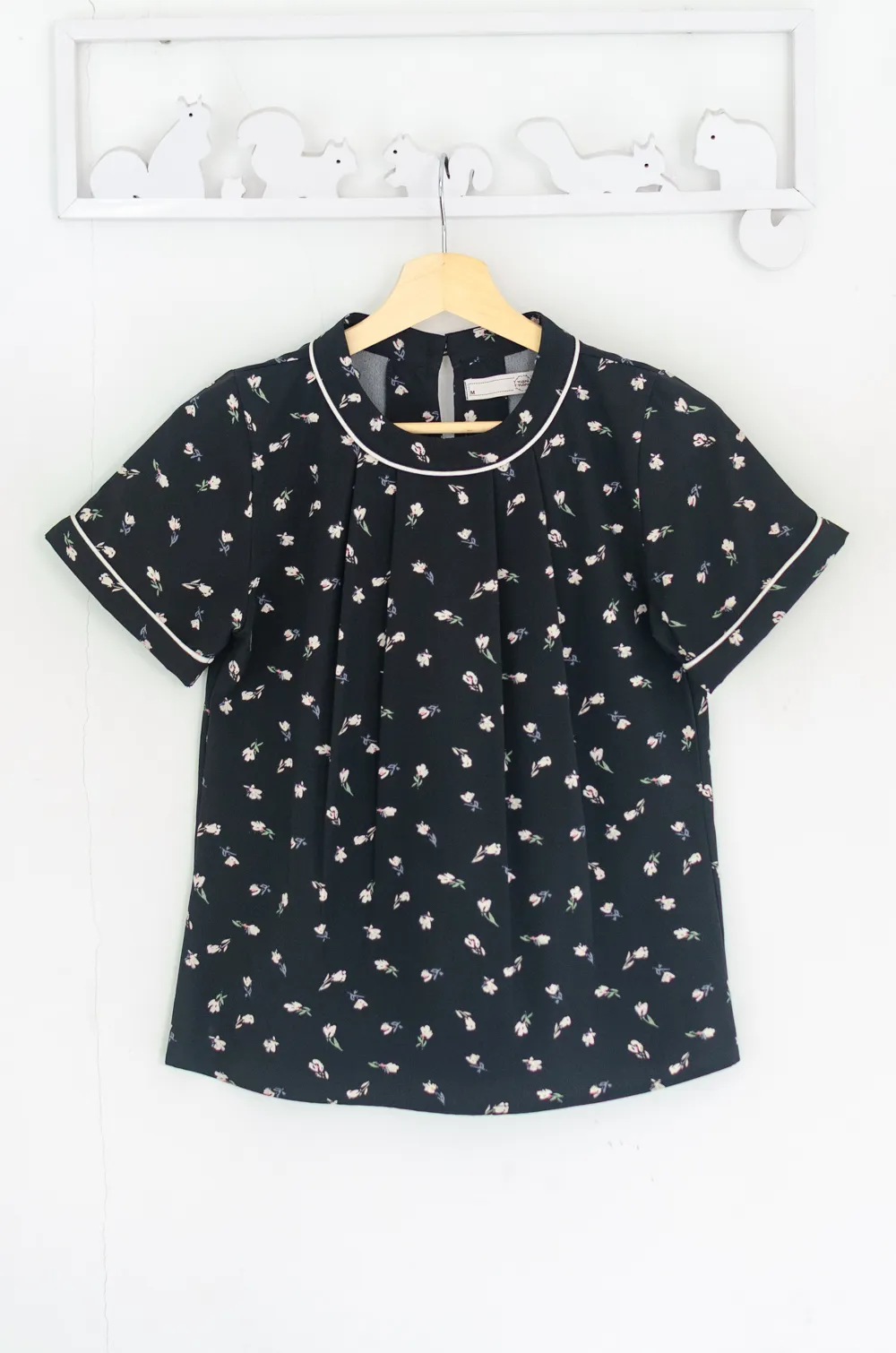 Alternative view of MT3417 Folded Front Freesia Blouse – Black