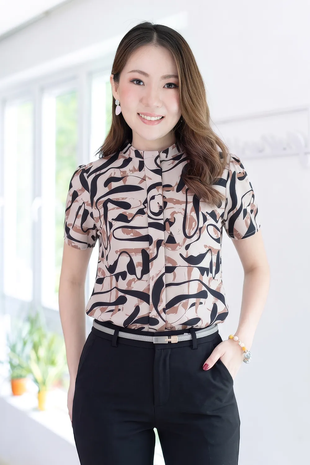 MT5239 Graphic Band Collar Placket Blouse – Brown