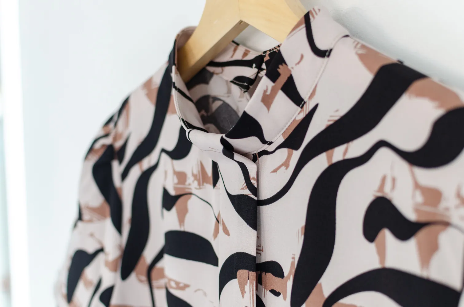MT5239 Graphic Band Collar Placket Blouse – Brown - Image 4