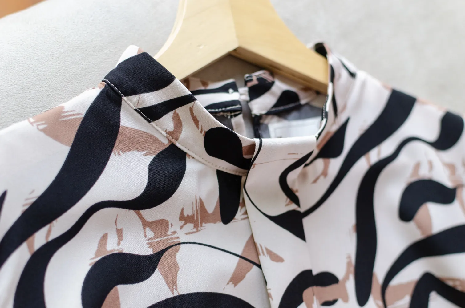 MT5239 Graphic Band Collar Placket Blouse – Brown - Image 6