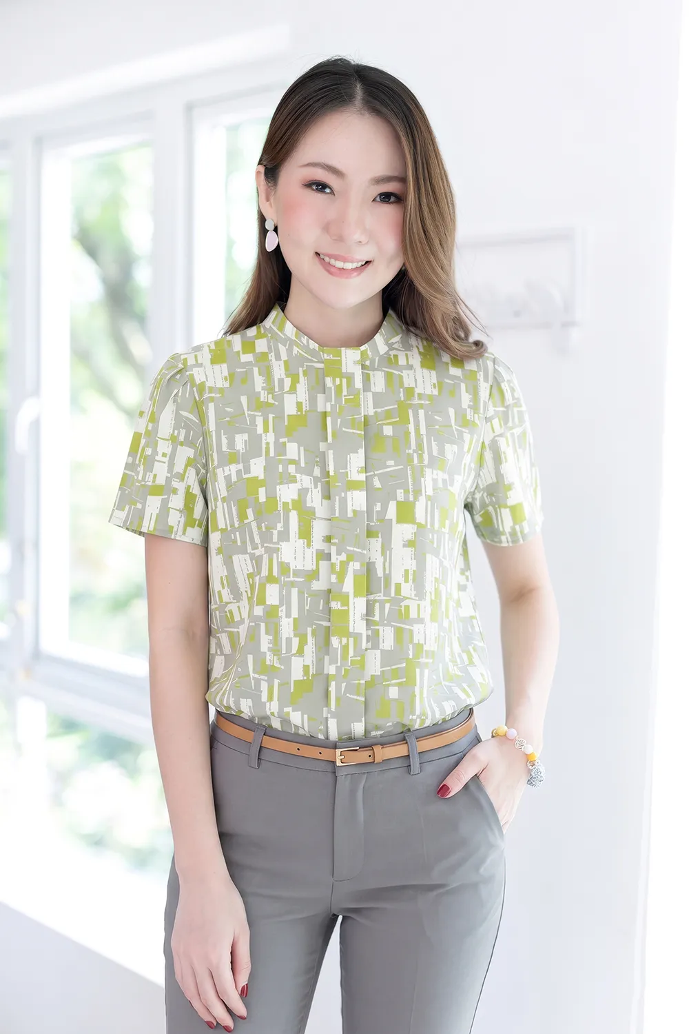MT5239 Graphic Band Collar Placket Blouse – Green