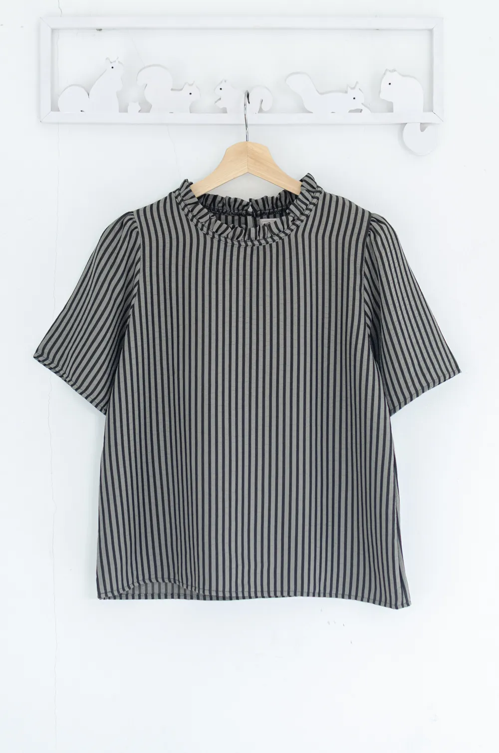 Alternative view of MT6752 Stripe Ruff Collar Blouse – Grey-Black