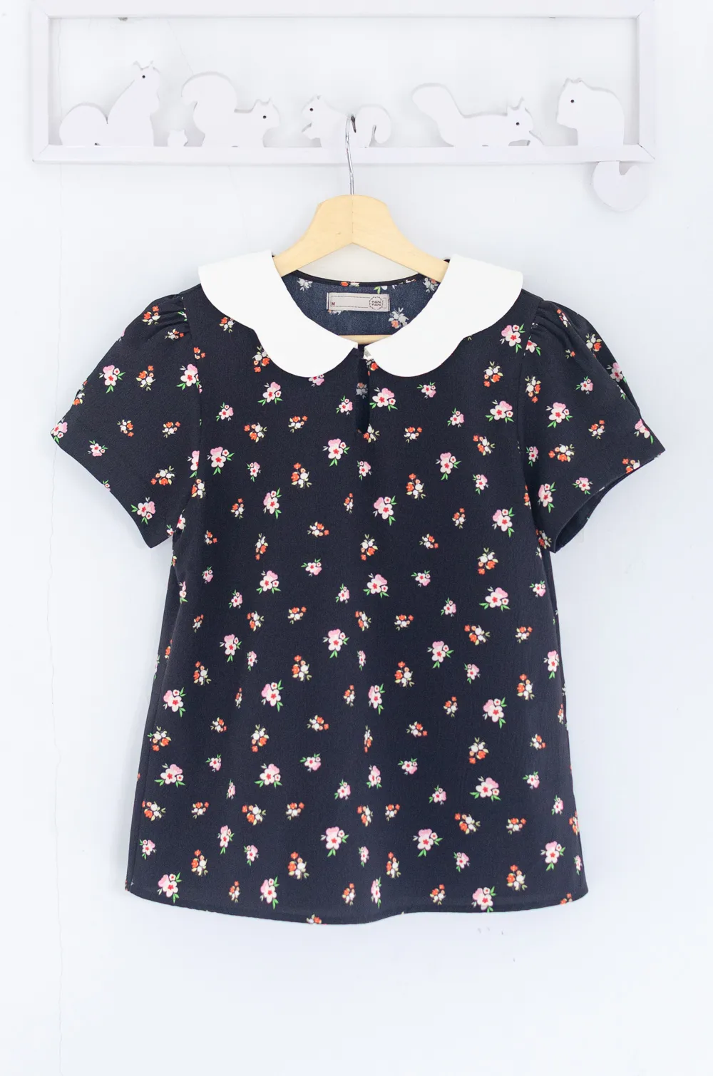 Alternative view of MT6906 Petal Collar Folded Sleeve Blouse – Midnight Garden