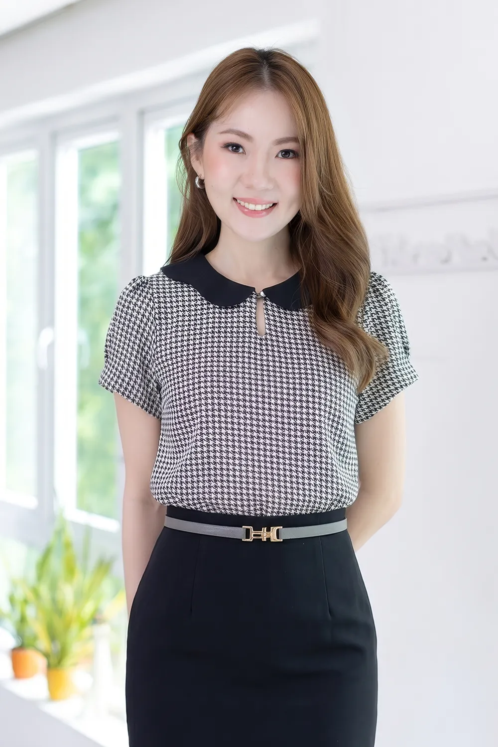 MT6906 Petal Collar Folded Sleeve Blouse – Shinori BW